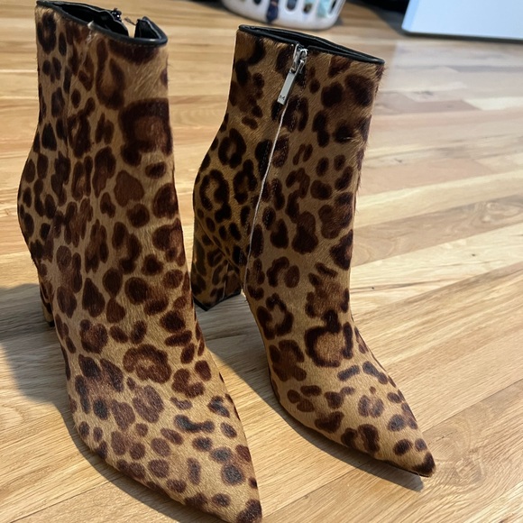 NWOT Marc Fisher Ulani Leopard Booties - Picture 2 of 6